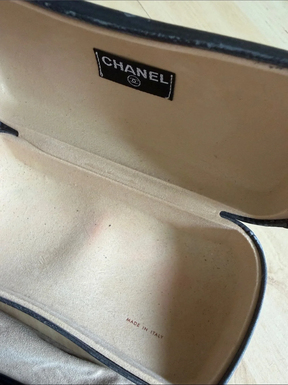 CHANEL authentic 6009
